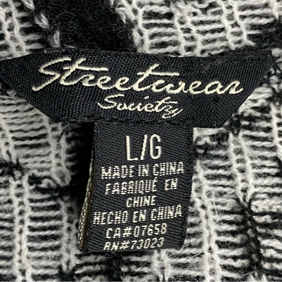 Streetwear Society Women’s Sz L Hooded Cardigan Sweater Black & White Aztec - Picture 3 of 6